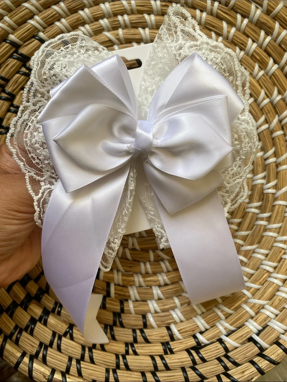 Handcraftedwhite satin and lace hair bow